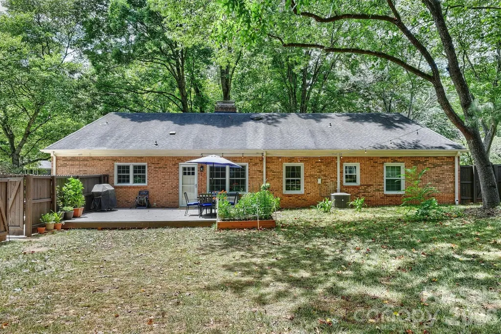 9301 Hinson Drive Matthews NC 28105