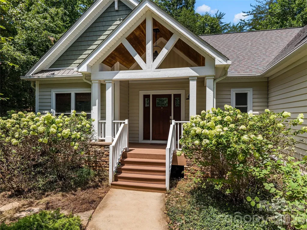 240 Persimmon Hill Drive Columbus NC 28722