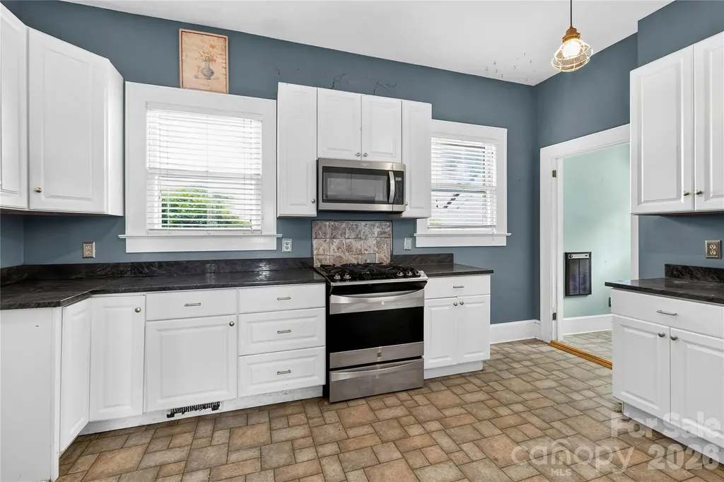 729 5th Avenue W Hendersonville NC 28739