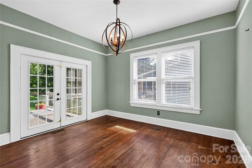 729 5th Avenue W Hendersonville NC 28739