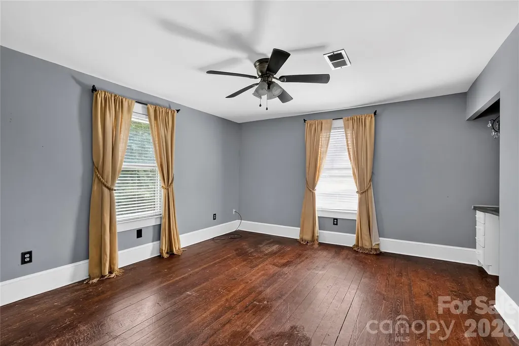 729 5th Avenue W Hendersonville NC 28739