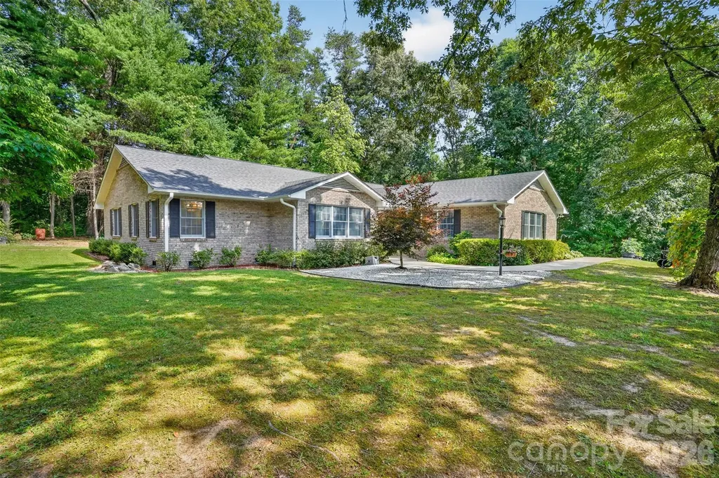 227 Sean Way Hendersonville NC 28792