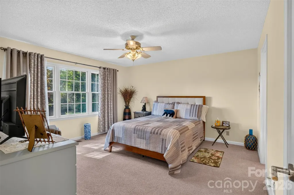 227 Sean Way Hendersonville NC 28792