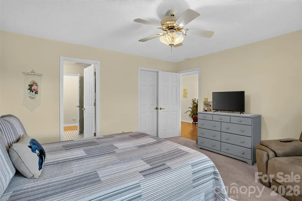 227 Sean Way Hendersonville NC 28792