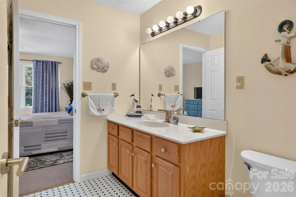 227 Sean Way Hendersonville NC 28792