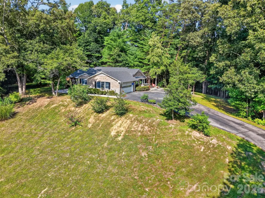 227 Sean Way Hendersonville NC 28792
