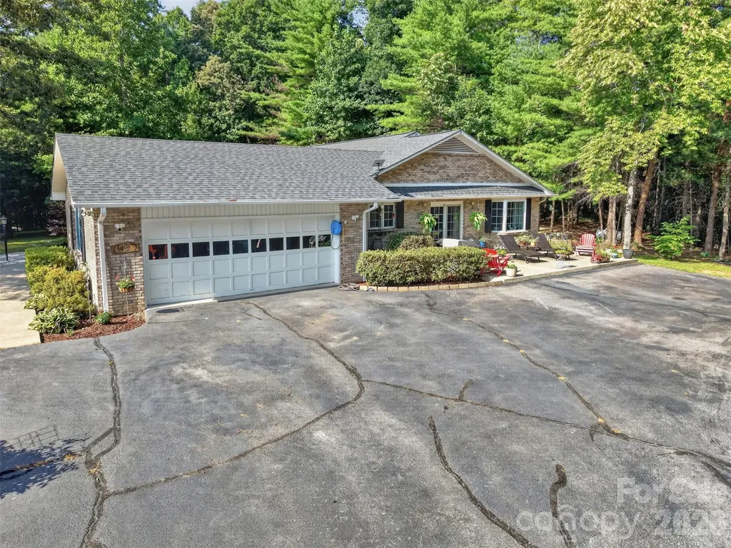 227 Sean Way Hendersonville NC 28792