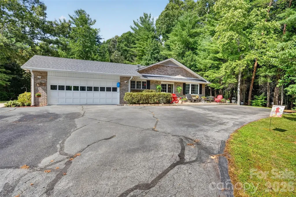 227 Sean Way Hendersonville NC 28792