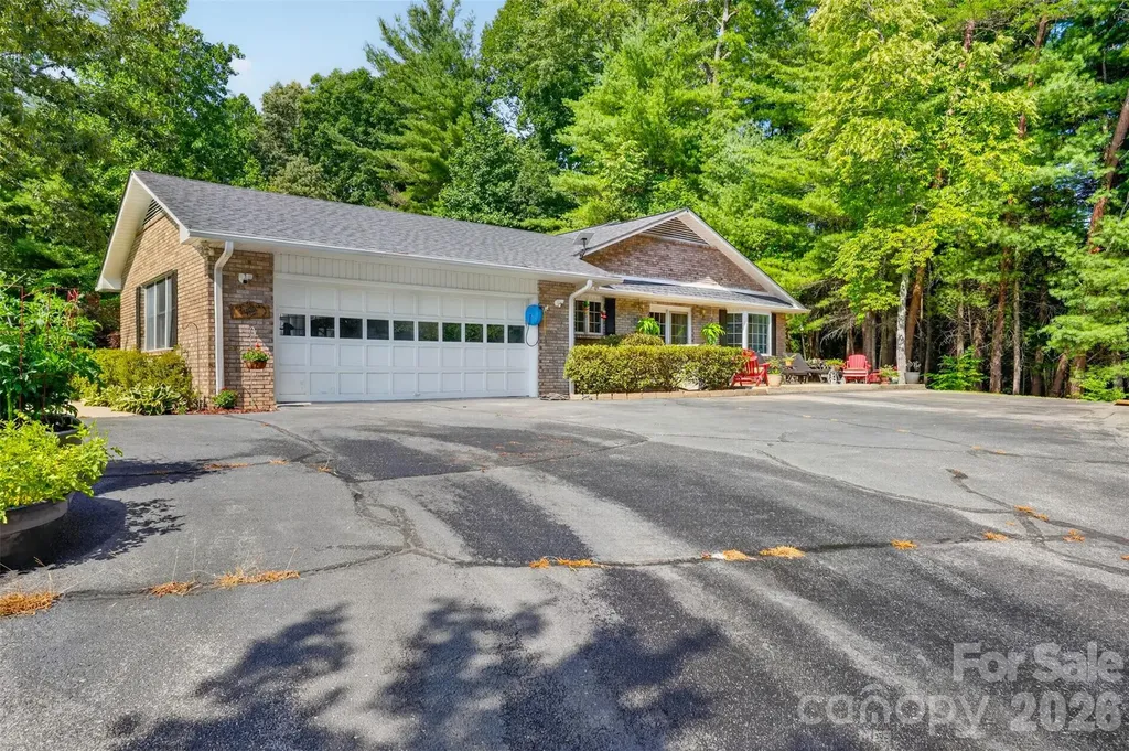 227 Sean Way Hendersonville NC 28792