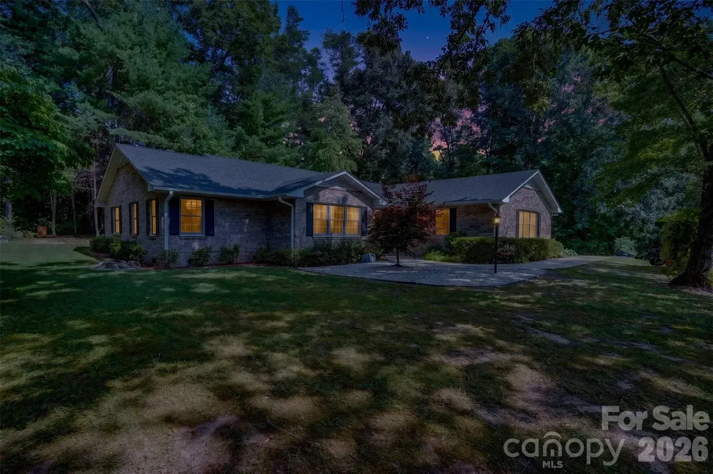 227 Sean Way Hendersonville NC 28792