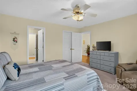227 Sean Way Hendersonville NC 28792