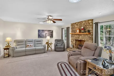227 Sean Way Hendersonville NC 28792