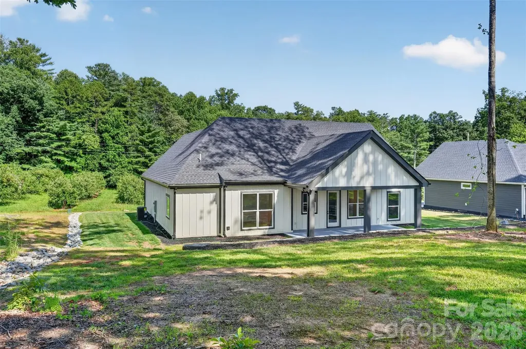 68 Point Hope Lane Hendersonville NC 28792