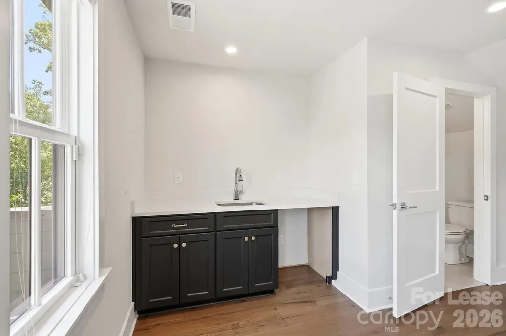 2428 Runnymede Lane Charlotte NC 28209