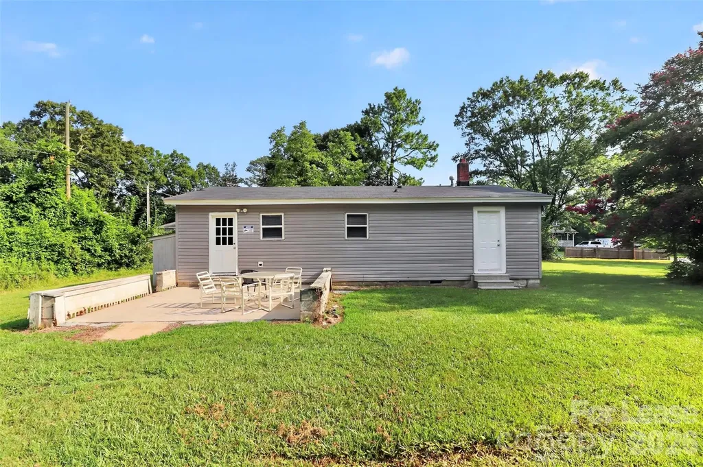 4016 Bearwood Avenue Charlotte NC 28205