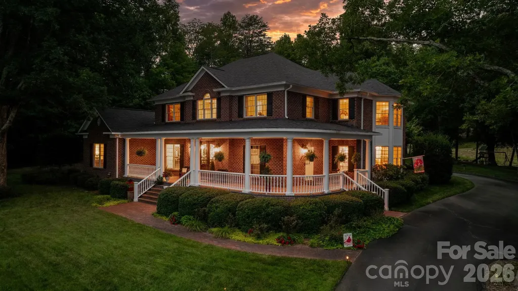 3740 Pinecrest Drive NE Hickory NC 28601