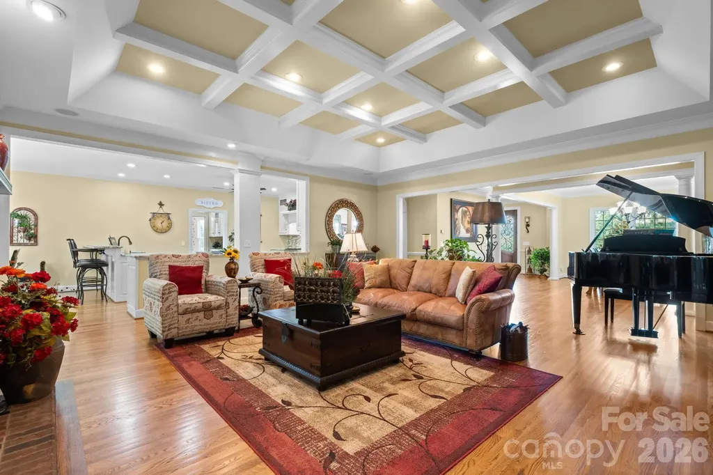 3740 Pinecrest Drive NE Hickory NC 28601