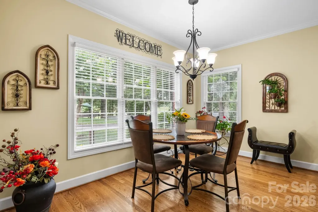 3740 Pinecrest Drive NE Hickory NC 28601
