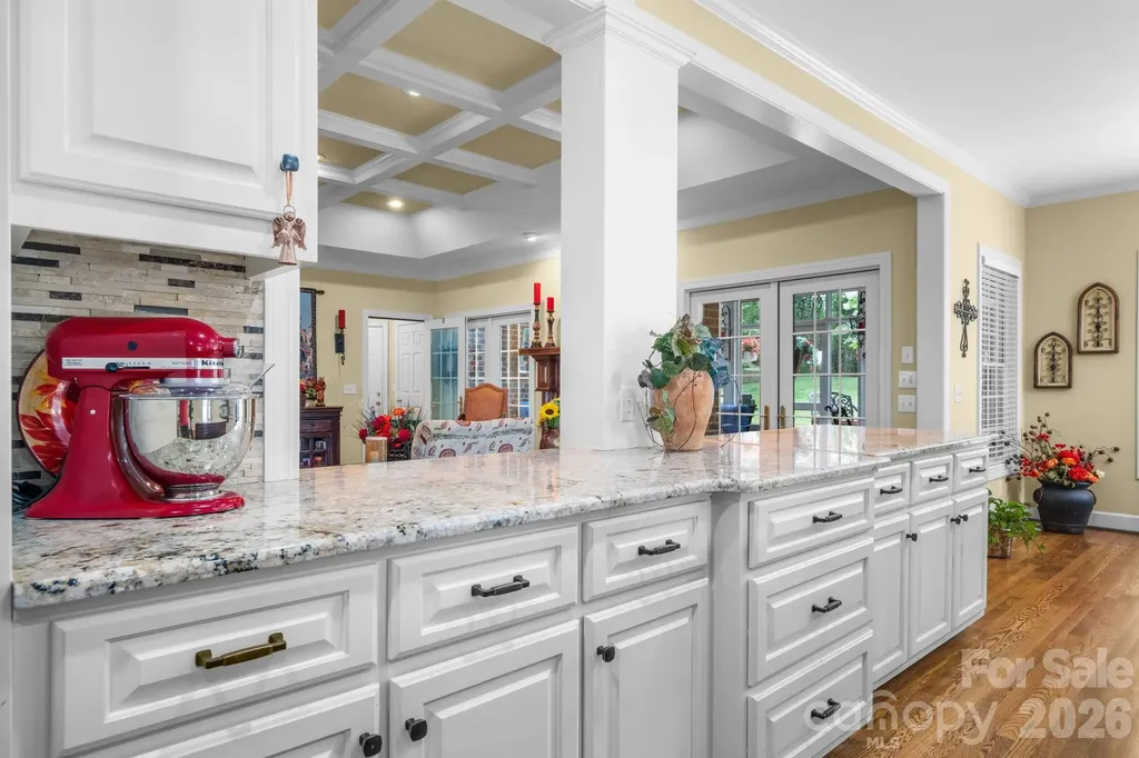 3740 Pinecrest Drive NE Hickory NC 28601