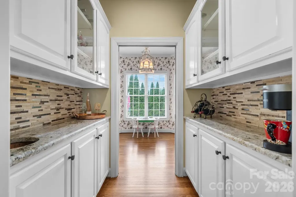 3740 Pinecrest Drive NE Hickory NC 28601
