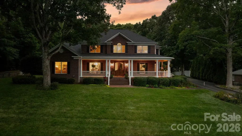 3740 Pinecrest Drive NE Hickory NC 28601