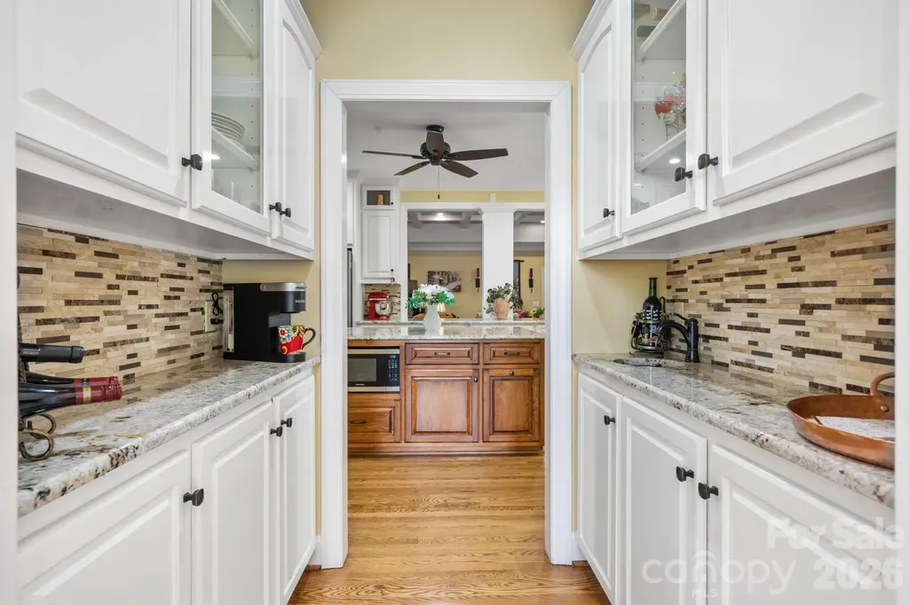3740 Pinecrest Drive NE Hickory NC 28601