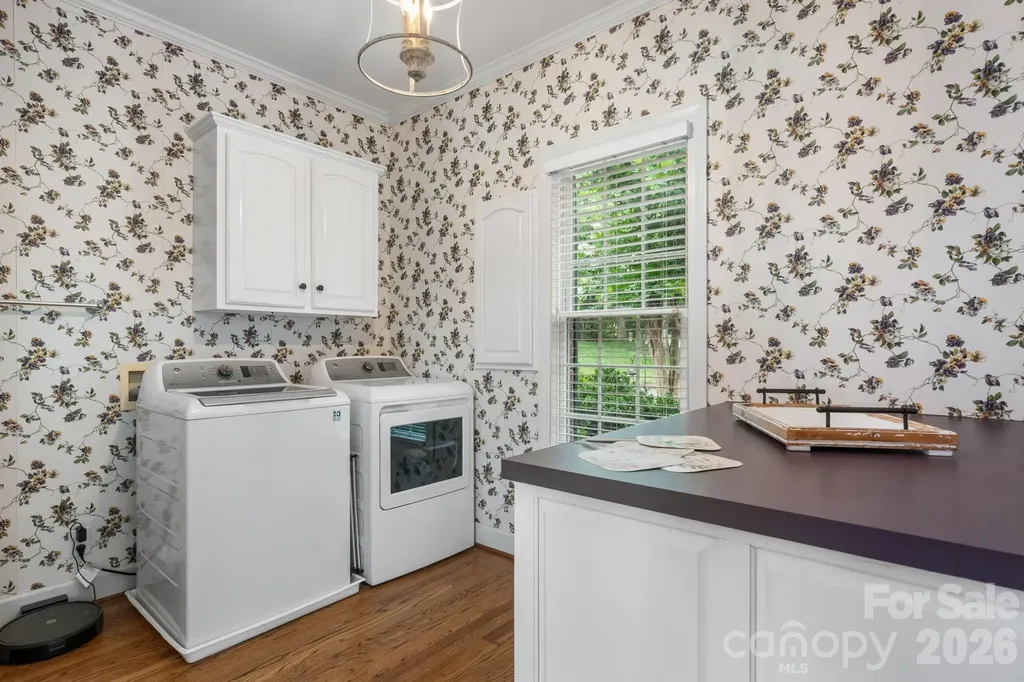 3740 Pinecrest Drive NE Hickory NC 28601