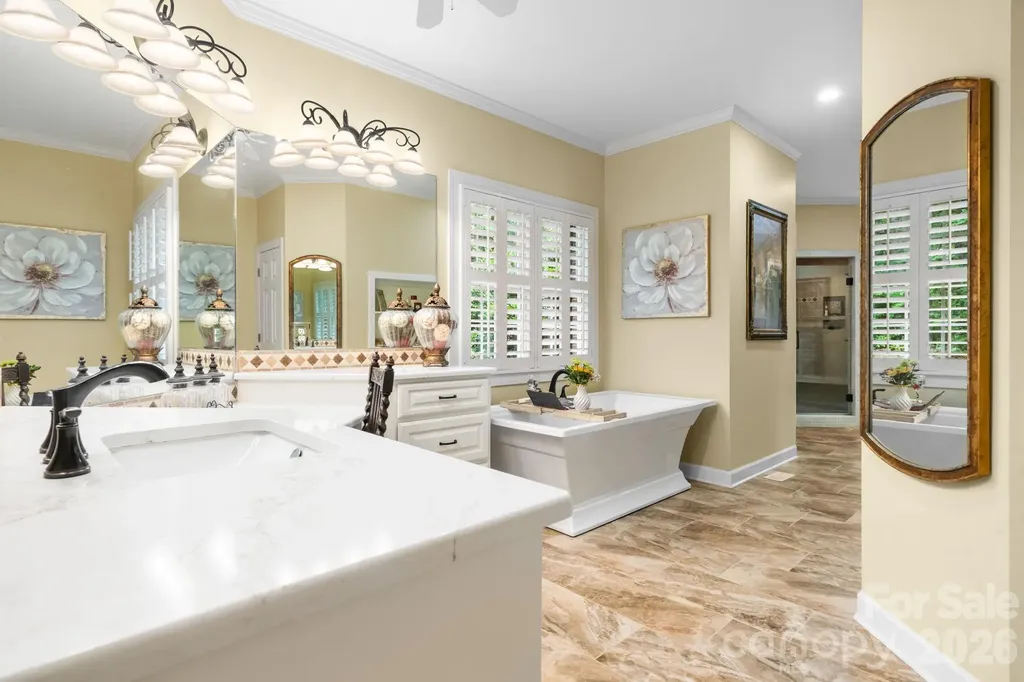 3740 Pinecrest Drive NE Hickory NC 28601