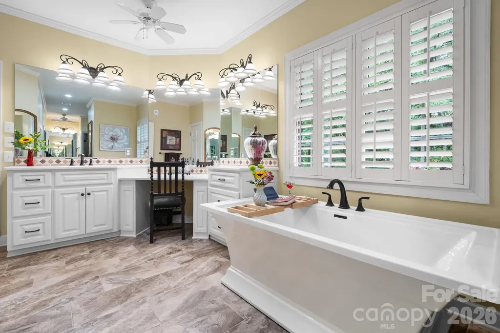 3740 Pinecrest Drive NE Hickory NC 28601