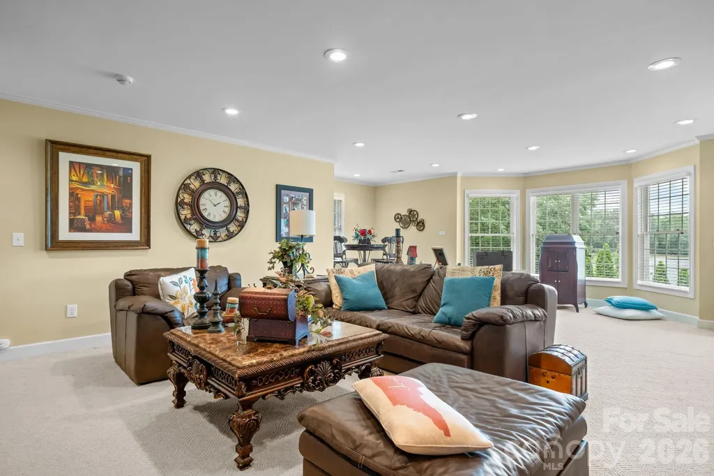 3740 Pinecrest Drive NE Hickory NC 28601