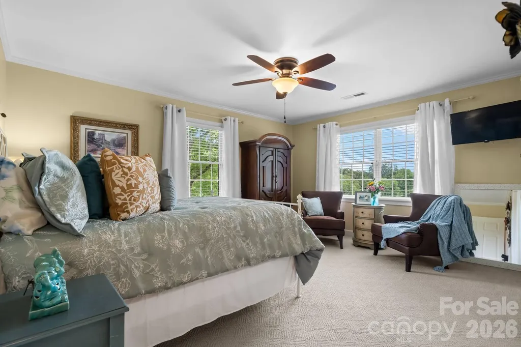3740 Pinecrest Drive NE Hickory NC 28601