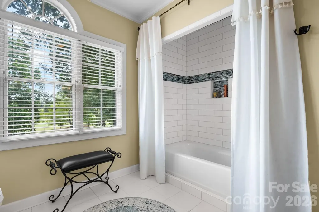 3740 Pinecrest Drive NE Hickory NC 28601