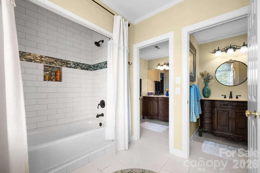 3740 Pinecrest Drive NE Hickory NC 28601