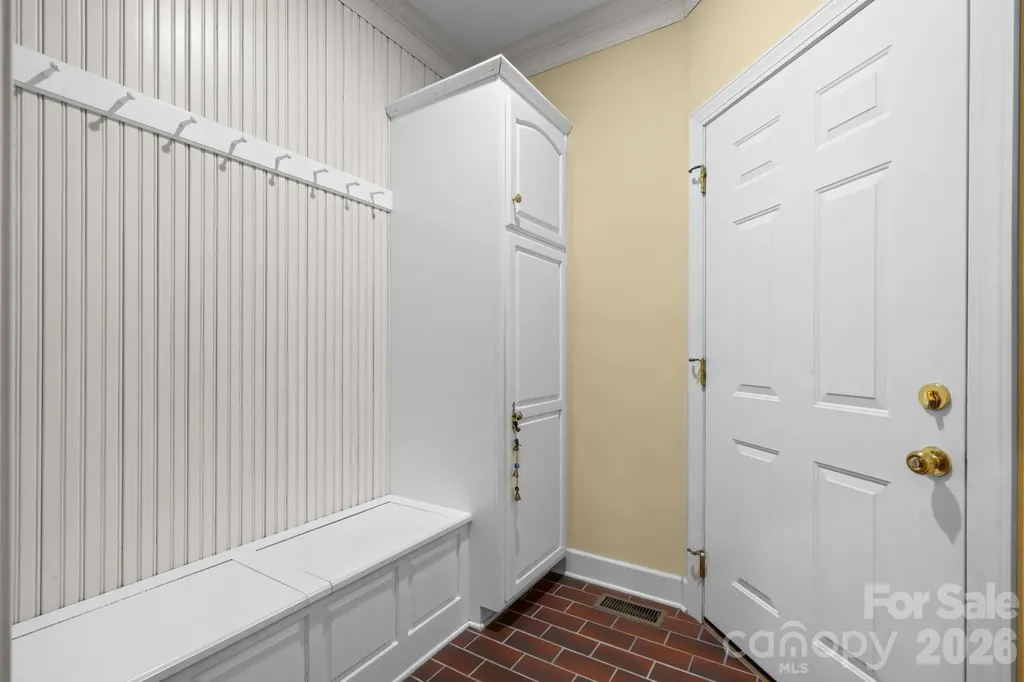 3740 Pinecrest Drive NE Hickory NC 28601