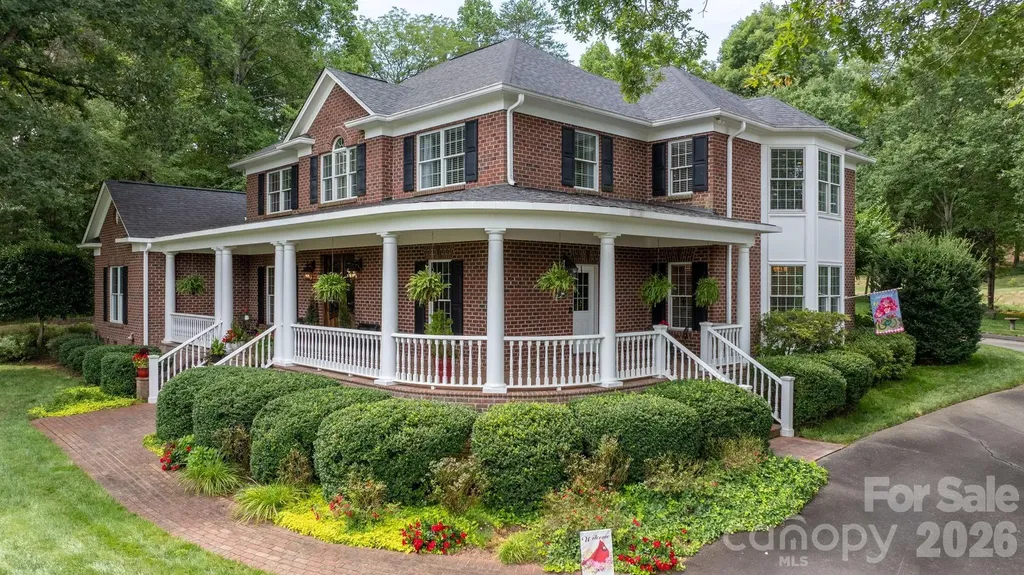 3740 Pinecrest Drive NE Hickory NC 28601