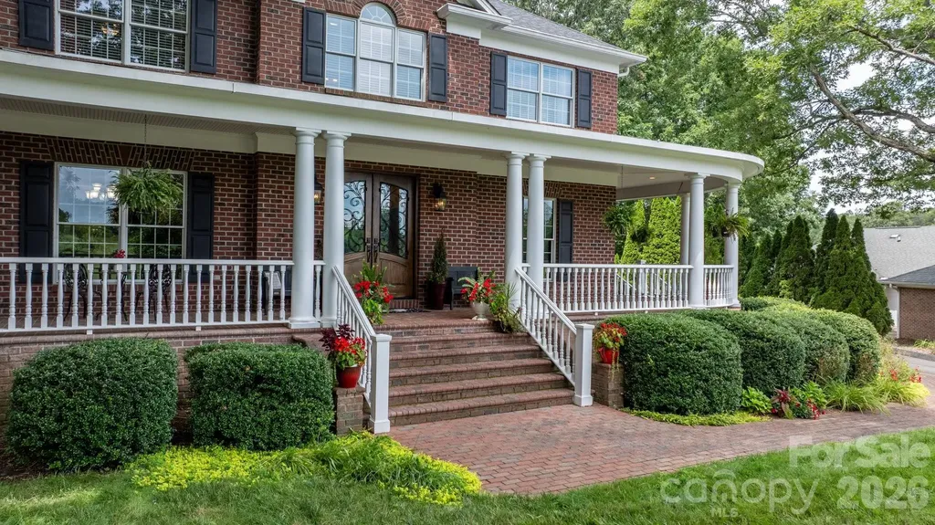 3740 Pinecrest Drive NE Hickory NC 28601