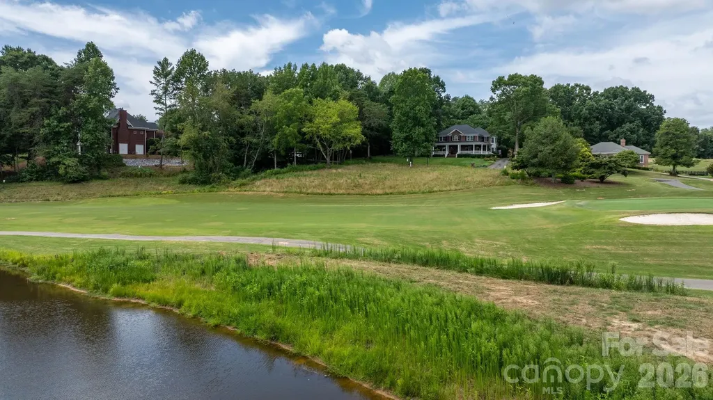 3740 Pinecrest Drive NE Hickory NC 28601