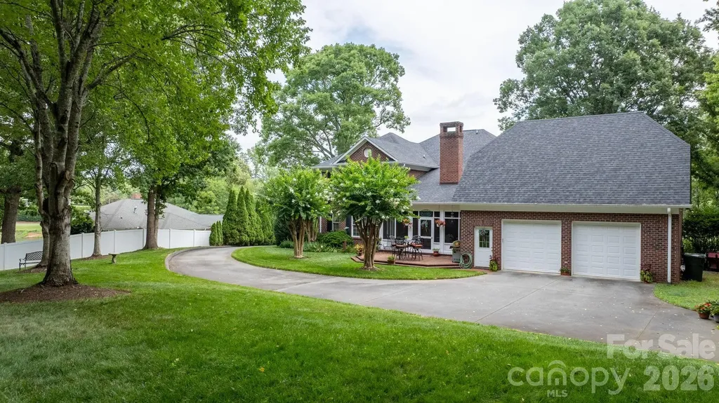 3740 Pinecrest Drive NE Hickory NC 28601
