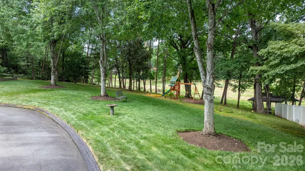 3740 Pinecrest Drive NE Hickory NC 28601