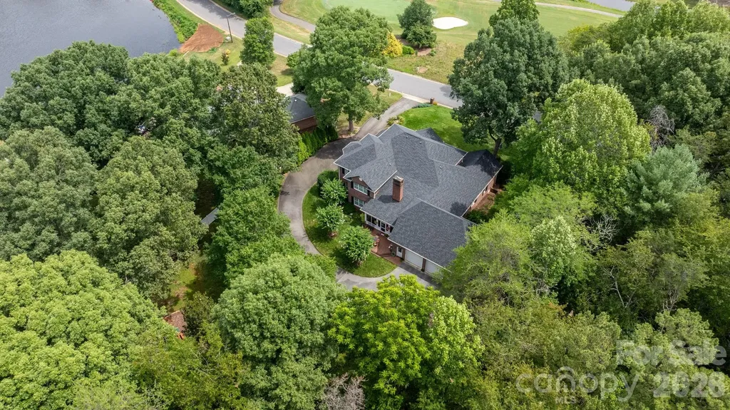 3740 Pinecrest Drive NE Hickory NC 28601
