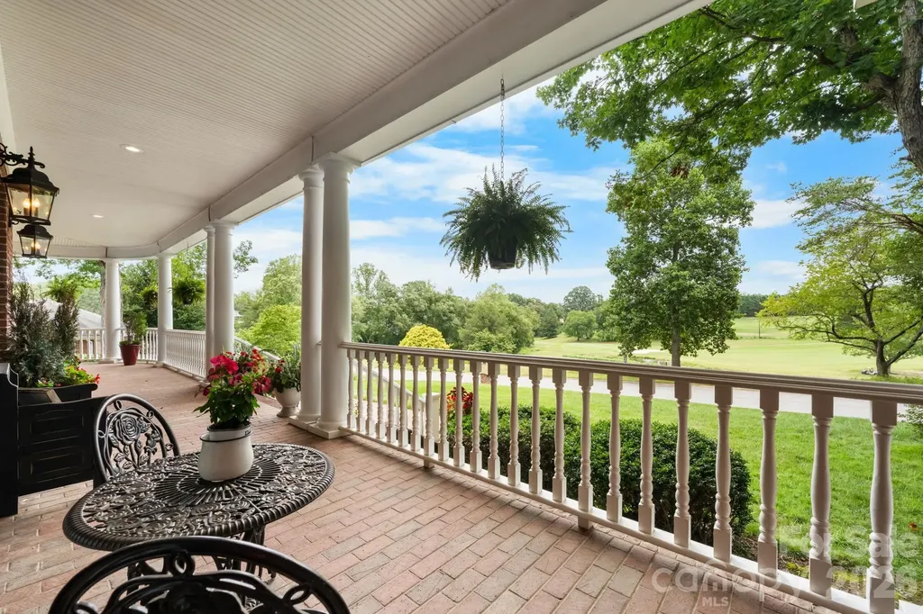 3740 Pinecrest Drive NE Hickory NC 28601