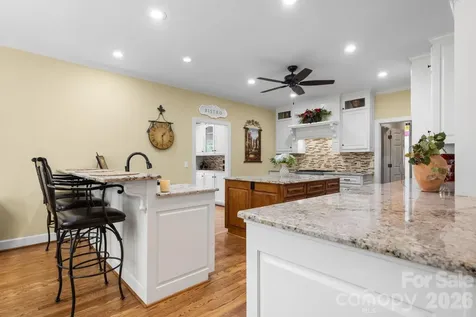 3740 Pinecrest Drive NE Hickory NC 28601
