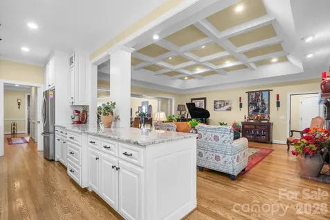3740 Pinecrest Drive NE Hickory NC 28601