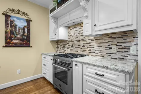 3740 Pinecrest Drive NE Hickory NC 28601