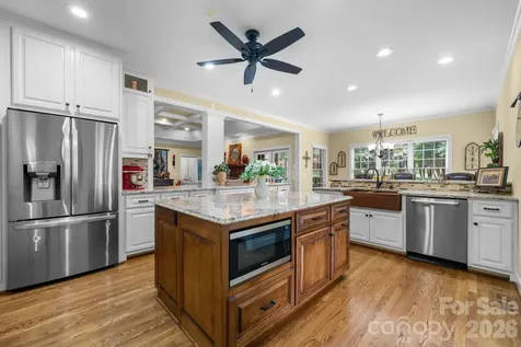 3740 Pinecrest Drive NE Hickory NC 28601