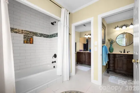 3740 Pinecrest Drive NE Hickory NC 28601