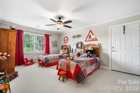 3740 Pinecrest Drive NE Hickory NC 28601