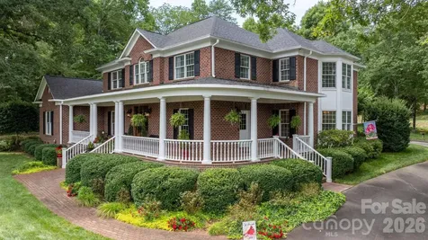 3740 Pinecrest Drive NE Hickory NC 28601