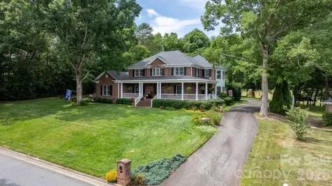 3740 Pinecrest Drive NE Hickory NC 28601