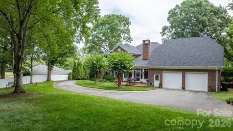 3740 Pinecrest Drive NE Hickory NC 28601